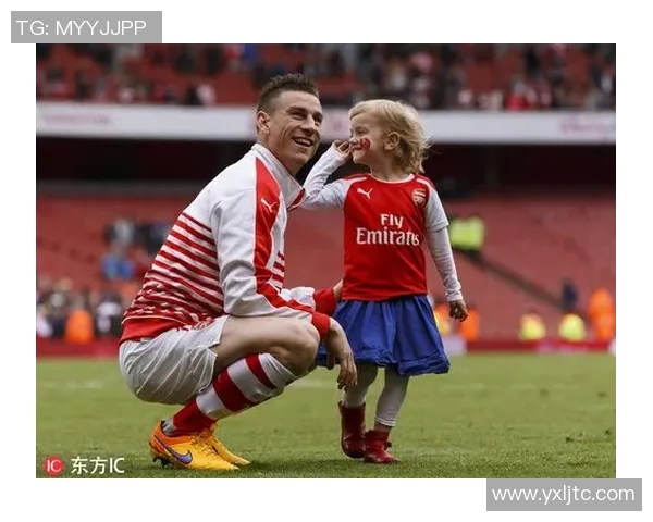 足球明星的艺术之旅:用线条描绘他们的辉煌瞬间与激情时刻